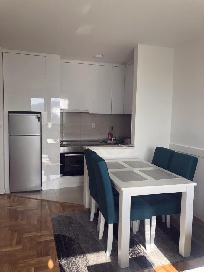 Apartman Victoria Lukavica Екстер'єр фото