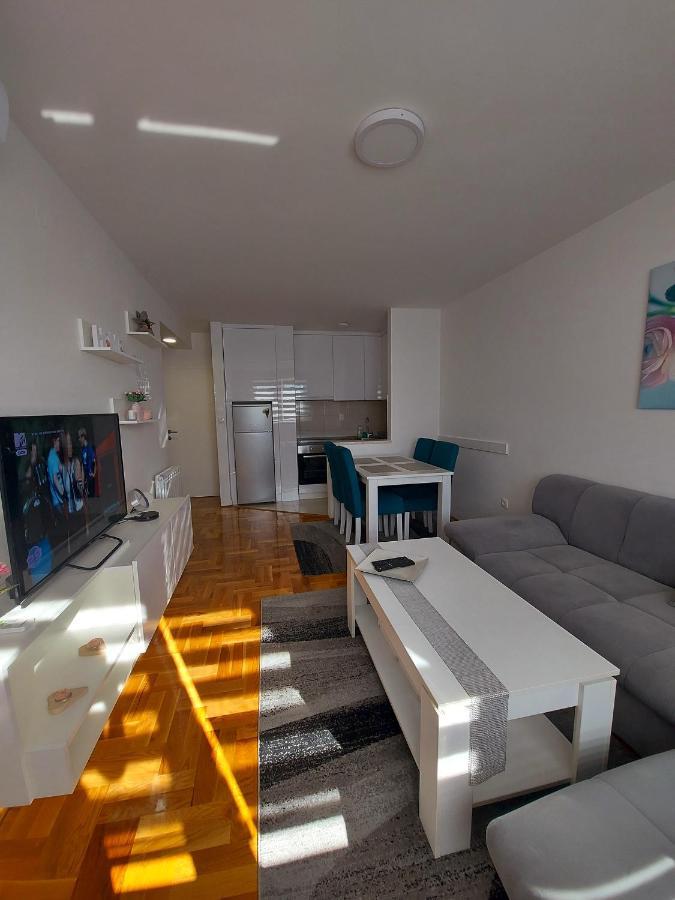 Apartman Victoria Lukavica Екстер'єр фото