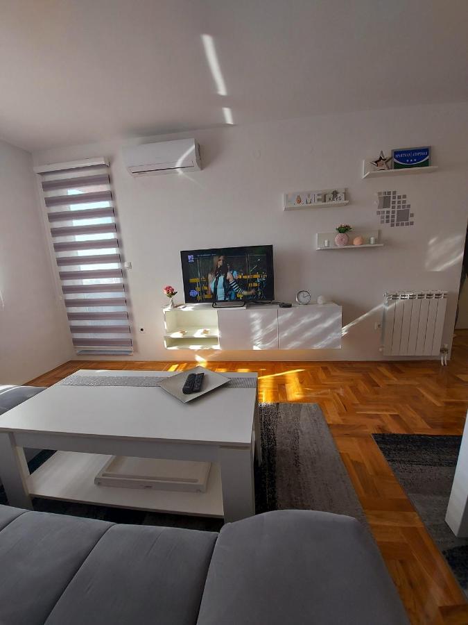 Apartman Victoria Lukavica Екстер'єр фото