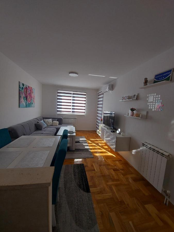 Apartman Victoria Lukavica Екстер'єр фото